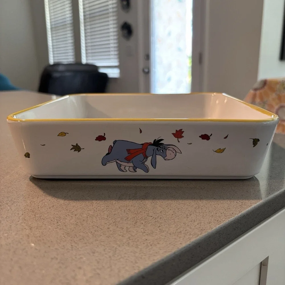 Disney Zrike Winnie the Pooh Baking Dish Fall Autumn Leaves Tigger Eeyore Piglet
